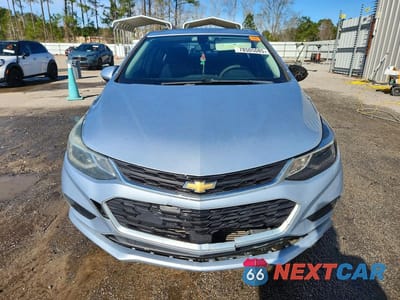 Piąte zdjęcie samochodu w środku: 2018 CHEVROLET CRUZE LT VIN:1G1BE5SM0J7157357 - miniatura