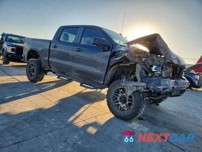 Czwarte zdjęcie samochodu z boku: 2020 CHEVROLET SILVERADO K1500 VIN:3GCUYAEF0LG337118 - miniatura