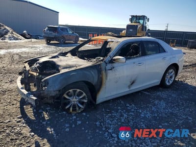2016 CHRYSLER 300 LIMITED 2C3CCAAG3GH198329 - główne zdjęcie licytacji z USA - miniatura