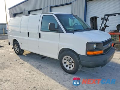 Czwarte zdjęcie samochodu z boku: 2014 CHEVROLET EXPRESS G1500 VIN:1GCSGAFX3E1148496 - miniatura