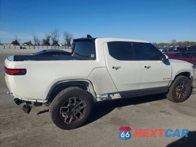 Trzecie zdjęcie samochodu z tyłu: 2023 RIVIAN R1T ADVENTURE VIN:7FCTGAAA4PN019518 - miniatura