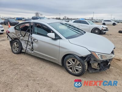Czwarte zdjęcie samochodu z boku: 2019 HYUNDAI ELANTRA SEL VIN:5NPD84LF6KH445429 - miniatura