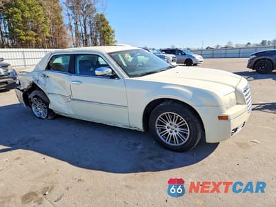 Czwarte zdjęcie samochodu z boku: 2010 CHRYSLER 300 TOURING VIN:2C3CA5CV0AH185277 - miniatura