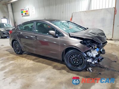 Czwarte zdjęcie samochodu z boku: 2017 KIA FORTE LX VIN:3KPFK4A71HE012670 - miniatura