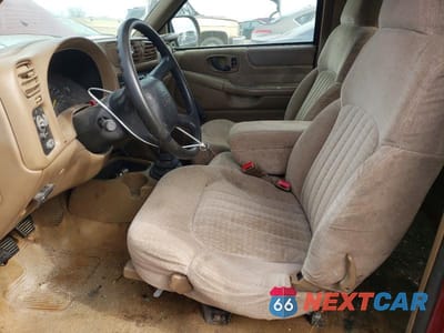 Zdjęcie 7 z 11 samochodu: 2000 CHEVROLET S TRUCK S10 VIN:1GCCS1944Y8184021 - miniatura