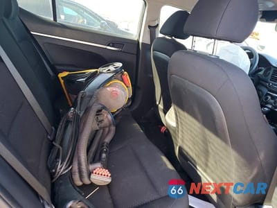 Zdjęcie 10 z 12 samochodu: 2019 HYUNDAI ELANTRA SE VIN:KMHD74LF8KU777201 - miniatura