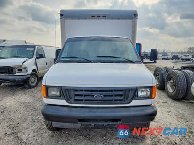 Piąte zdjęcie samochodu w środku: 2005 FORD E350 BOX TRUCK VIN:1FDWE35L35HA70905 - miniatura