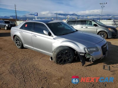 Czwarte zdjęcie samochodu z boku: 2018 CHRYSLER 300 S VIN:2C3CCAGG7JH240760 - miniatura