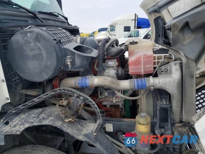 Zdjęcie 7 z 10 samochodu: 2016 VOLVO VNL SEMI TRUCK VIN:4V4N39TG4GN965567 - miniatura