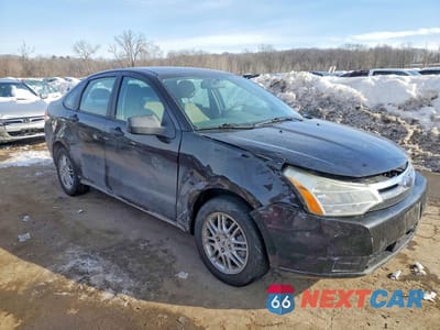 Czwarte zdjęcie samochodu z boku: 2010 FORD FOCUS SE VIN:1FAHP3FN7AW213597 - miniatura