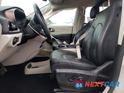 Zdjęcie 7 z 12 samochodu: 2019 CHRYSLER PACIFICA TOURING L VIN:2C4RC1BG7KR589152 - miniatura