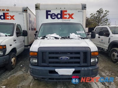 Piąte zdjęcie samochodu w środku: 2015 FORD E350 BOX TRUCK VIN:1FDWE3FS1FDA18378 - miniatura