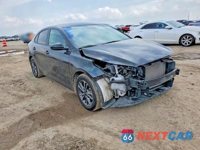 Czwarte zdjęcie samochodu z boku: 2023 KIA FORTE LX VIN:3KPF24AD1PE630253 - miniatura