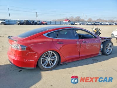 Trzecie zdjęcie samochodu z tyłu: 2013 TESLA MODEL S VIN:5YJSA1DNXDFP11133 - miniatura