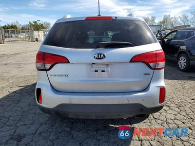 Zdjęcie 6 z 13 samochodu: 2015 KIA SORENTO LX VIN:5XYKT4A62FG551608 - miniatura