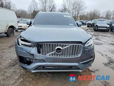 Piąte zdjęcie samochodu w środku: 2018 VOLVO XC90 T6 VIN:YV4A22PL2J1330659 - miniatura