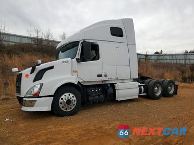 Drugie zdjęcie samochodu z przodu: 2013 VOLVO VNL SEMI TRUCK VIN:4V4NC9TJ4DN146341 - miniatura
