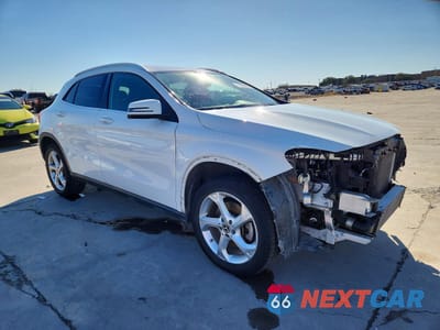 Czwarte zdjęcie samochodu z boku: 2019 MERCEDES-BENZ GLA 250 VIN:WDCTG4EB0KU005280 - miniatura