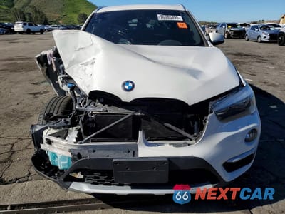 Piąte zdjęcie samochodu w środku: 2018 BMW X1 SDRIVE28I VIN:WBXHU7C34J5H40120 - miniatura