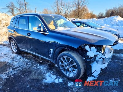 Czwarte zdjęcie samochodu z boku: 2024 BMW X5 XDRIVE40I VIN:5UX23EU04R9U66903 - miniatura