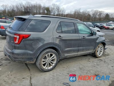Trzecie zdjęcie samochodu z tyłu: 2019 FORD EXPLORER XLT VIN:1FM5K8D87KGA07161 - miniatura