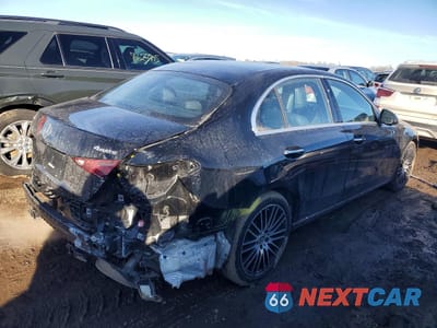 Trzecie zdjęcie samochodu z tyłu: 2025 MERCEDES-BENZ C 300 4MATIC VIN:W1KAF4HB9SR261812 - miniatura