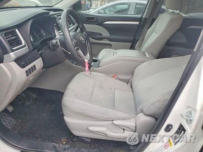 Zdjęcie 7 z 13 samochodu: 2017 TOYOTA HIGHLANDER LE VIN:5TDBZRFH7HS365560 - miniatura