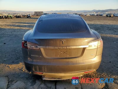 Zdjęcie 6 z 12 samochodu: 2013 TESLA MODEL S VIN:5YJSA1CN1DFP05500 - miniatura