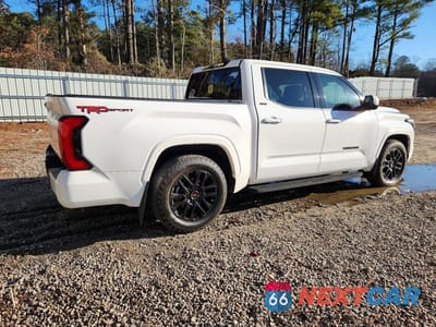 Trzecie zdjęcie samochodu z tyłu: 2022 TOYOTA TUNDRA CREWMAX SR VIN:5TFLA5AB2NX017288 - miniatura