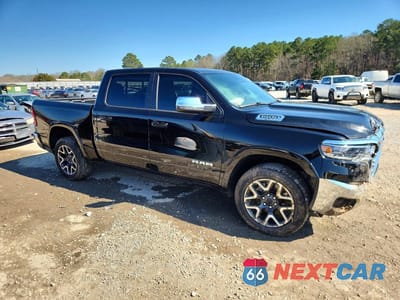 Czwarte zdjęcie samochodu z boku: 2025 RAM 1500 LARAMIE VIN:1C6SRFJP0SN772881 - miniatura