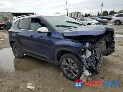 Czwarte zdjęcie samochodu z boku: 2024 KIA SELTOS S VIN:KNDEUCAA6R7603641 - miniatura