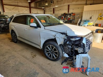 Czwarte zdjęcie samochodu z boku: 2019 AUDI Q7 PREMIUM PLUS VIN:WA1LAAF72KD025184 - miniatura