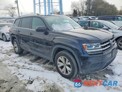 Czwarte zdjęcie samochodu z boku: 2018 VOLKSWAGEN ATLAS VIN:1V2HR2CA6JC501479 - miniatura