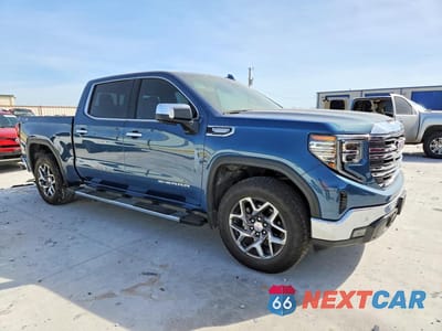Czwarte zdjęcie samochodu z boku: 2024 GMC SIERRA K1500 SLT VIN:1GTUUDEL8RZ400798 - miniatura