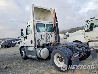 Trzecie zdjęcie samochodu z tyłu: 2016 FREIGHTLINER CASCADIA 125 SEMI TRUCK VIN:1FUBGEDV9GLHC5622 - miniatura