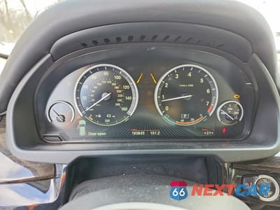 Zdjęcie 9 z 13 samochodu: 2015 BMW X5 XDRIVE50I VIN:5UXKR6C50F0J74926 - miniatura