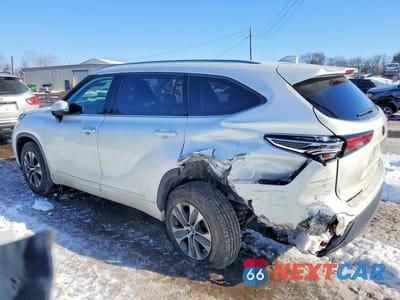 Drugie zdjęcie samochodu z przodu: 2021 TOYOTA HIGHLANDER XLE VIN:5TDGZRBH6MS130850 - miniatura