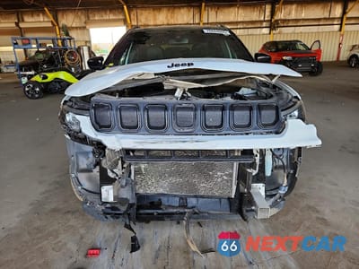 Piąte zdjęcie samochodu w środku: 2022 JEEP COMPASS LATITUDE VIN:3C4NJCBB3NT234615 - miniatura