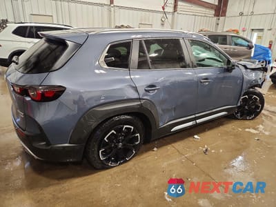 Trzecie zdjęcie samochodu z tyłu: 2023 MAZDA CX-50 BASE VIN:7MMVABXY1PN153400 - miniatura