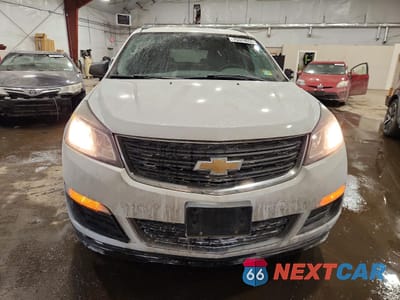 Piąte zdjęcie samochodu w środku: 2017 CHEVROLET TRAVERSE LS VIN:1GNKVFKD5HJ100587 - miniatura