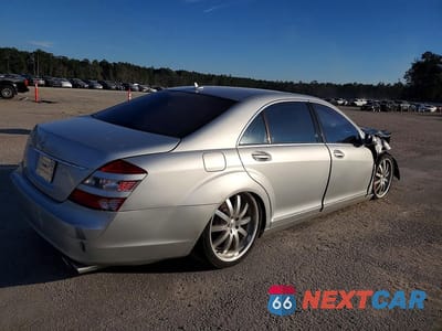Trzecie zdjęcie samochodu z tyłu: 2008 MERCEDES-BENZ S 550 VIN:WDDNG71X58A201555 - miniatura