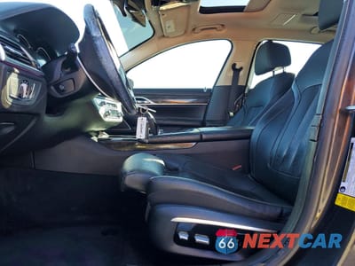 Zdjęcie 7 z 14 samochodu: 2016 BMW 740 I VIN:WBA7E2C54GG546723 - miniatura