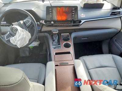 Zdjęcie 8 z 13 samochodu: 2021 TOYOTA SIENNA XLE VIN:5TDYRKEC6MS028704 - miniatura