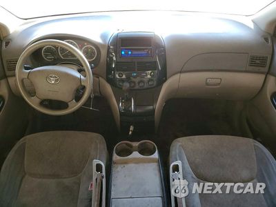 Zdjęcie 8 z 11 samochodu: 2004 TOYOTA SIENNA CE VIN:5TDZA23C24S003166 - miniatura