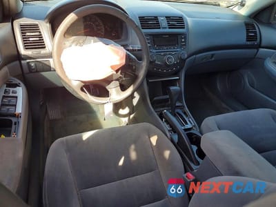 Zdjęcie 8 z 13 samochodu: 2004 HONDA ACCORD EX VIN:1HGCM56634A103487 - miniatura