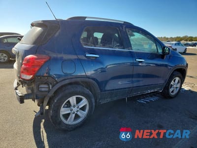 Trzecie zdjęcie samochodu z tyłu: 2019 CHEVROLET TRAX 1LT VIN:3GNCJPSB3KL318208 - miniatura