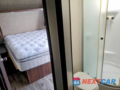 Piąte zdjęcie samochodu w środku: 2018 JAYCO JAYFLIGHT M-33RBTS VIN:1UJBJ0BR6J7570160 - miniatura