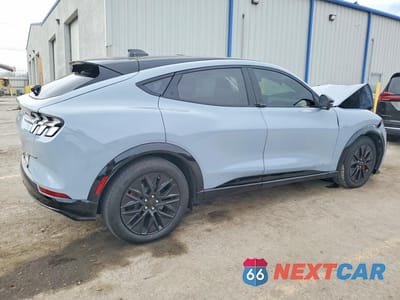 Trzecie zdjęcie samochodu z tyłu: 2025 FORD MUSTANG MACH-E PREMIUM VIN:3FMTK3R70SMA39353 - miniatura