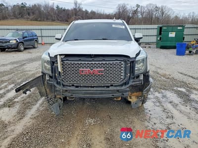 Piąte zdjęcie samochodu w środku: 2017 GMC YUKON DENALI VIN:1GKS2CKJXHR211244 - miniatura