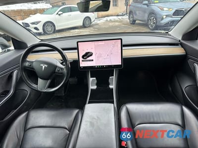 Piąte zdjęcie samochodu w środku: 2018 TESLA MODEL 3 VIN:5YJ3E1EA9JF056690 - miniatura